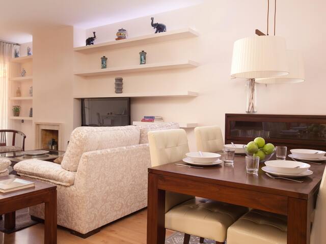 Spacious apartment next to the Barcelona Fair gallery image 3