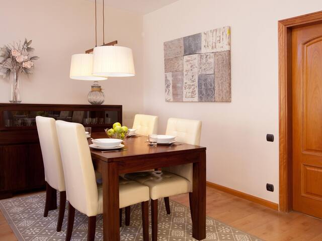 Spacious apartment next to the Barcelona Fair gallery image 2