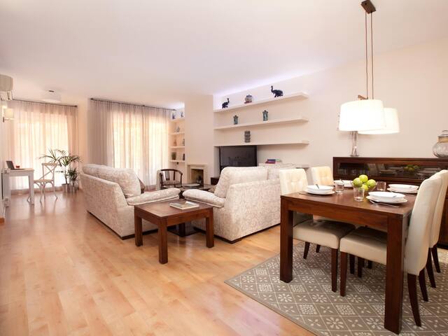 Spacious apartment next to the Barcelona Fair