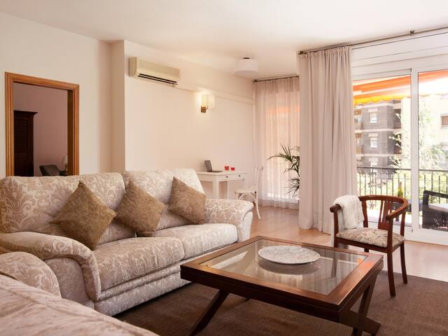 Spacious apartment next to the Barcelona Fair gallery image 5