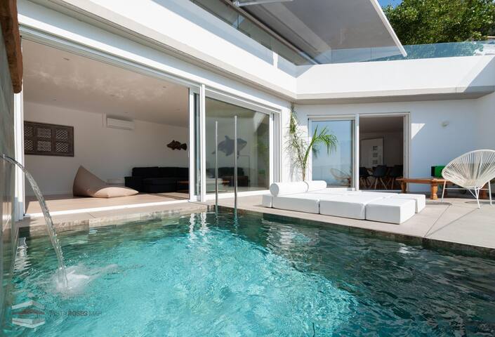 superior villa with private pool and sea view (cap gallery image 2