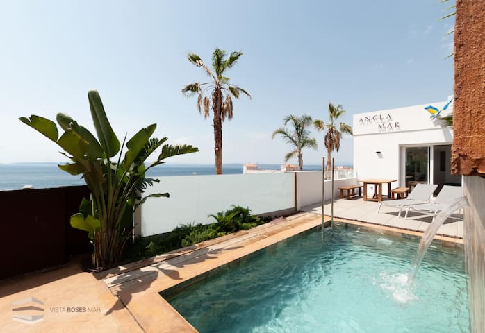 luxury villa with private pool and sea view (ancla