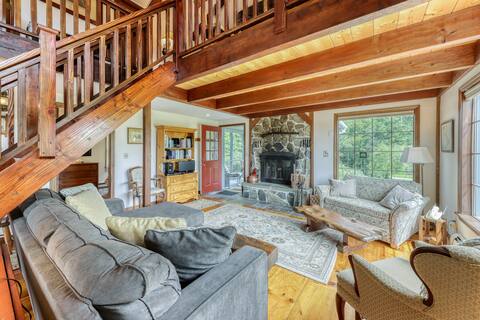 Classic & quiet 2BR with loft on gorgeous property