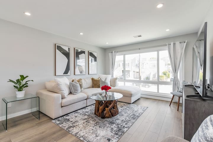 Luxury 7BR Home Near SFO w/Parking