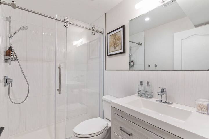 Luxury 7BR Home Near SFO w/Parking gallery image 5