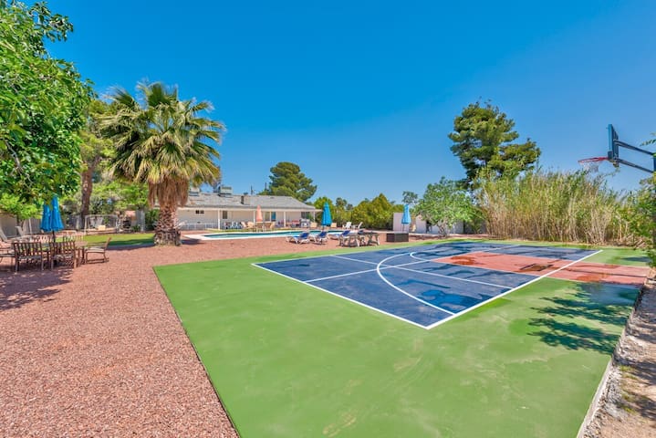 777Rentals – 7BRs/4BA – Sport Court Estate