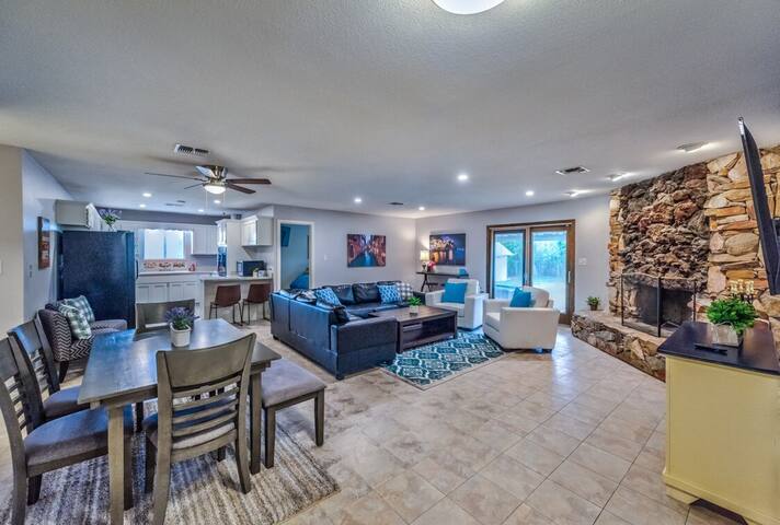 777Rentals – 7BRs/4BA – Sport Court Estate gallery image 5