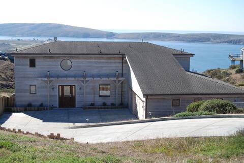 Gorgeous 5 Bedroom Home With Fabulous Ocean Views