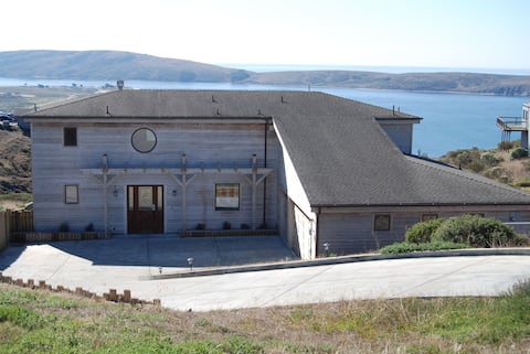 Gorgeous 5 Bedroom Home With Fabulous Ocean Views