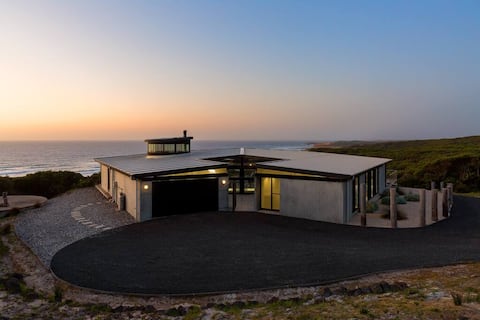 Beekeepers-Ocean Architectural Off-Grid Sanctuary