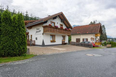 Erfolgreiche Airbnb-Immobilie: Apartment in Tröpolach near Nassfeld in Hermagor Pressegger See