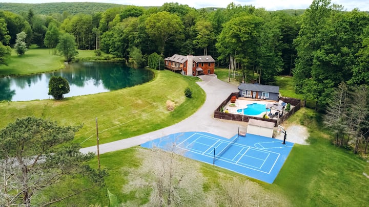 Lakefront Estate On 10 Acres, Heated Pool/pickleball/volleyball/soccer/hot Tub - Pocono Mountains, PA