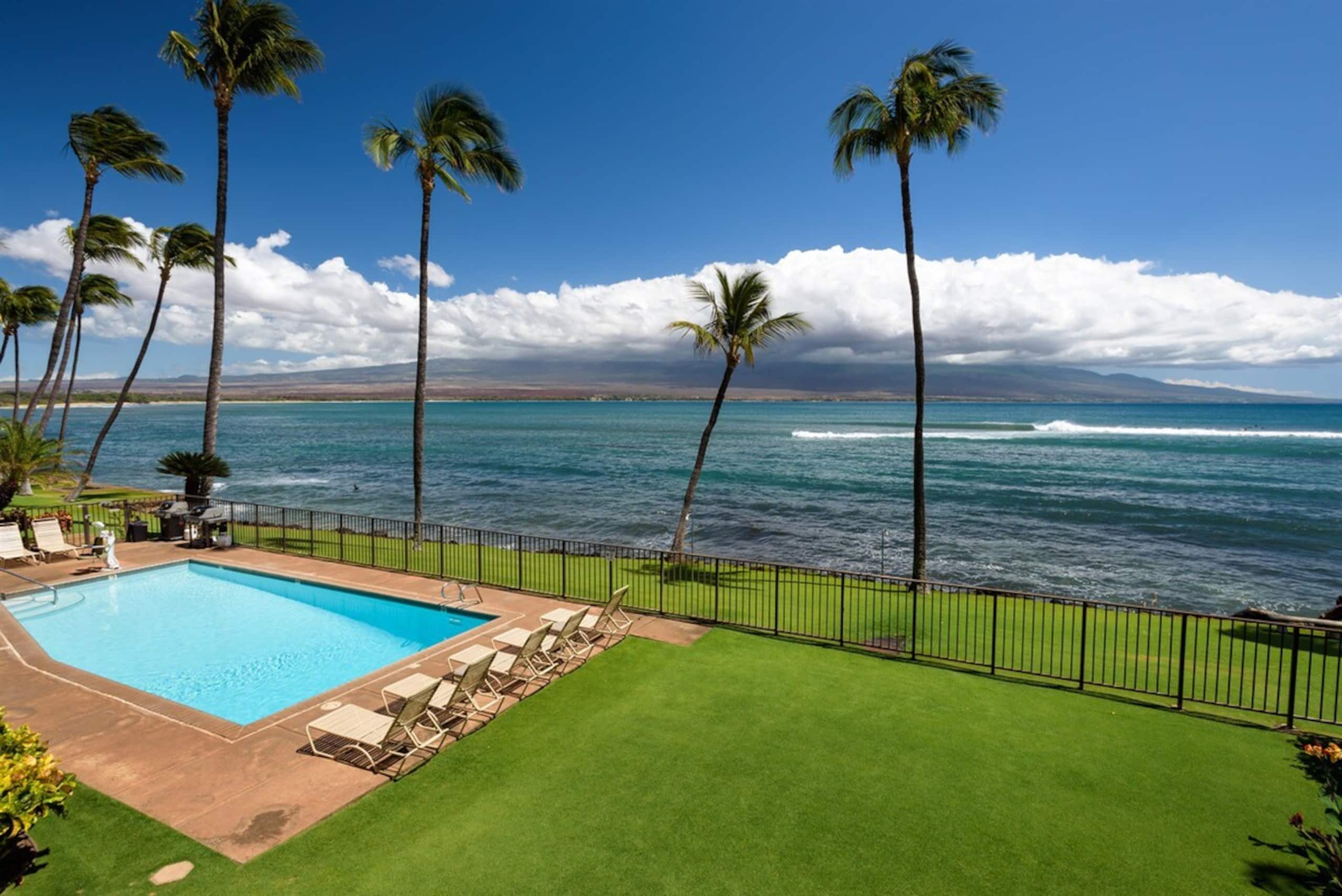 Condo in Wailuku · ★4.92 · 3 bedrooms · 5 beds · 2 private baths - Image 3