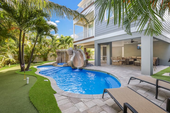 Ultimate Beach Retreat! Pool & Rooftop! - Bradenton Beach, FL