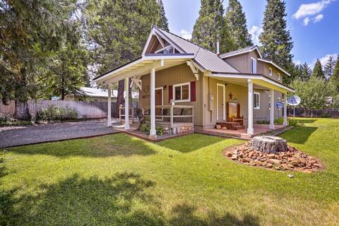 Cabin w/ Backyard Space - 1/2 Mi to Trinity Lake!