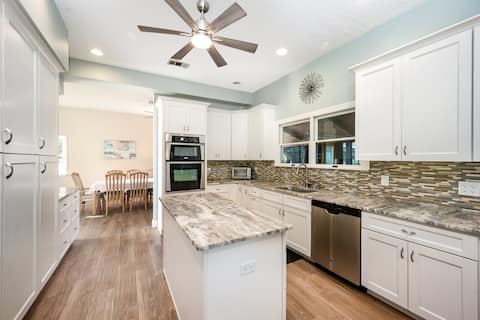 Heated Pool, Sleeps 15, Near Beach, Private Dock