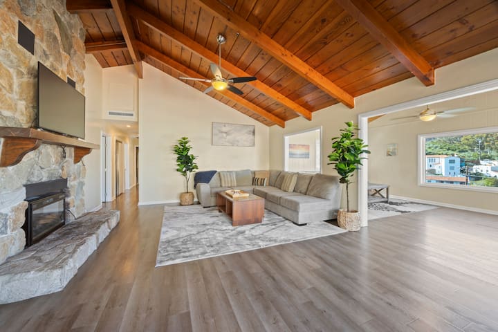 Hilltop House: Upgraded home with views & Cart.