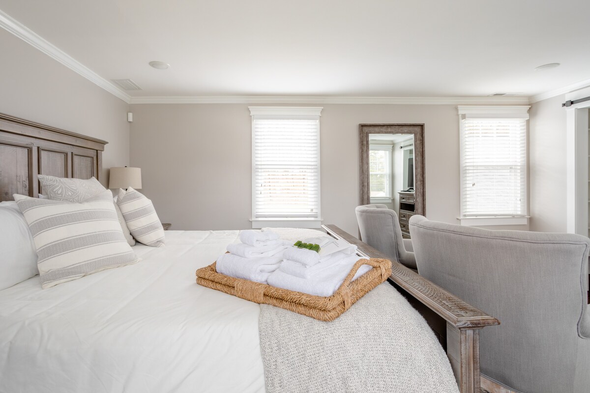 King sized bed in the primary suite