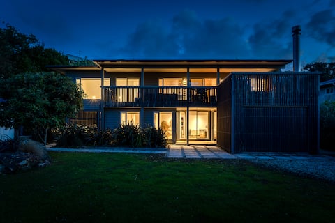 ONEROA BEACHFRONT : Coast and Country