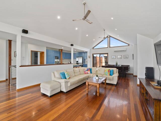 Surf Break gallery image 5