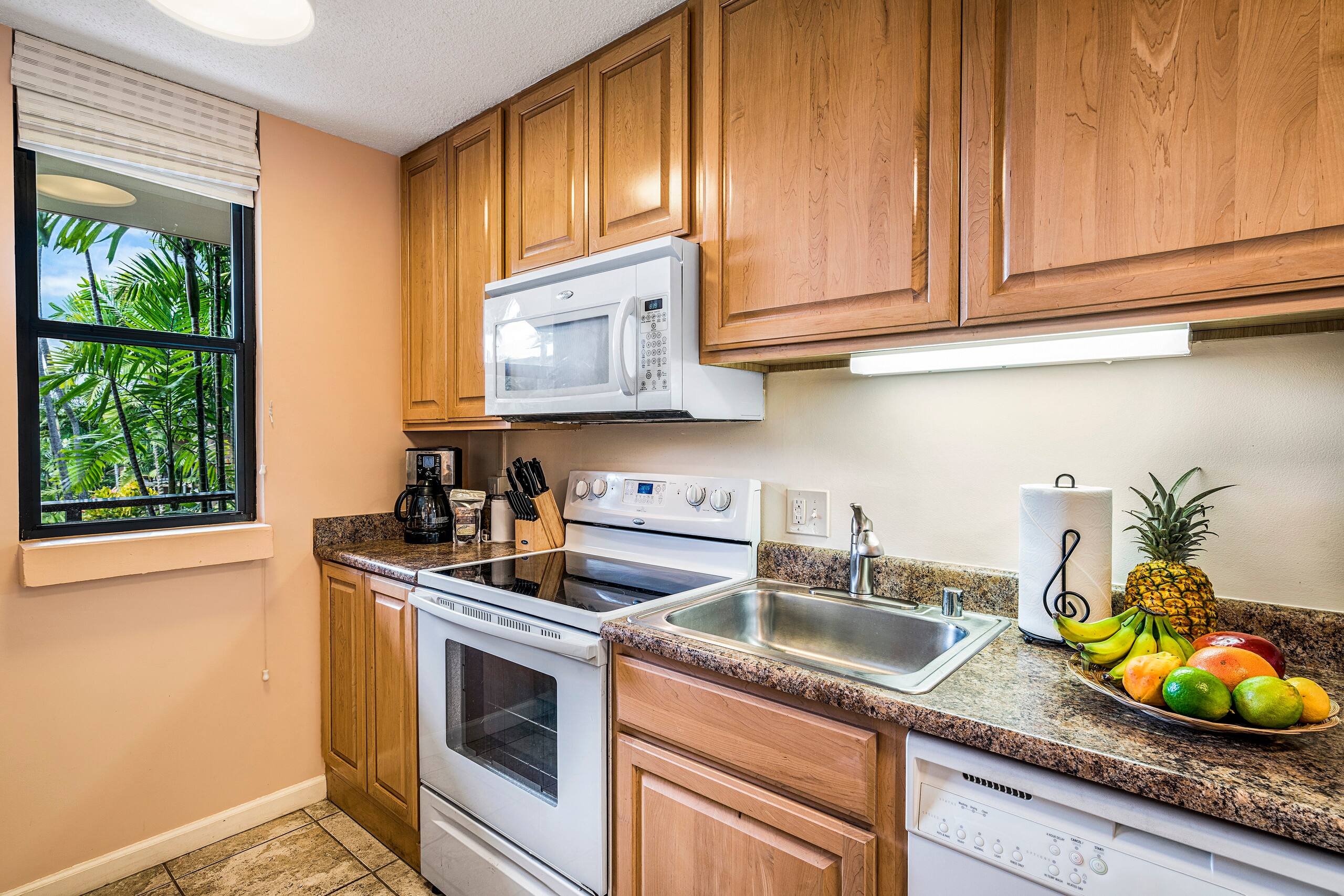 Condo in Kailua-Kona · ★4.72 · 1 bedroom · 2 beds · 1 bath - Image 11