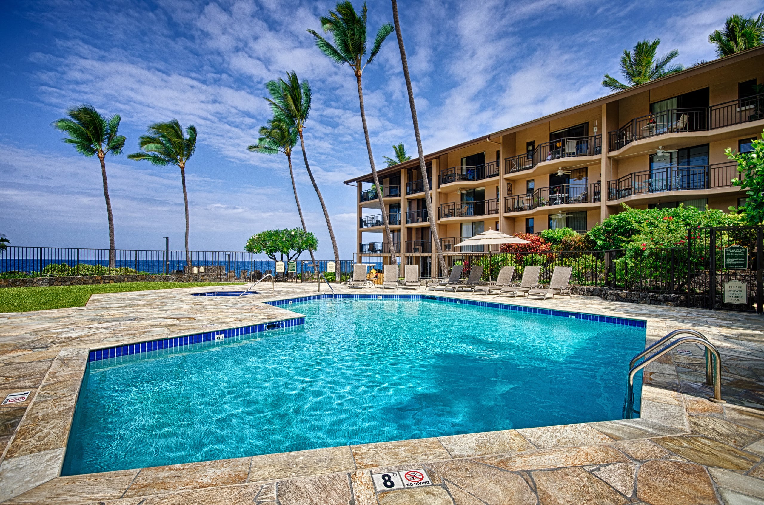 Condo in Kailua-Kona · ★4.72 · 1 bedroom · 2 beds · 1 bath - Image 2
