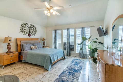 Private Heated Pool, Hot Tub, Yard, FirePit