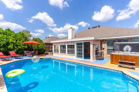 Private Heated Pool, Hot Tub, Fenced Yard, FirePit