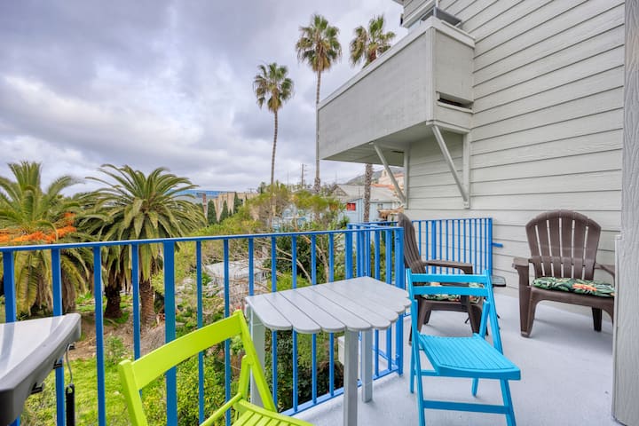 Cozy 2 Bedroom, Ocean View, 2 Blocks From Water, - Avalon, CA