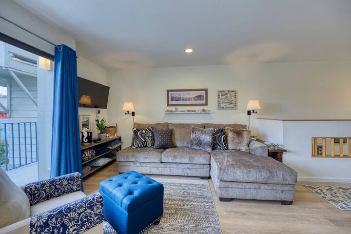 217W: Nicely remodeled condo w/ AC & VIEWS gallery image 3