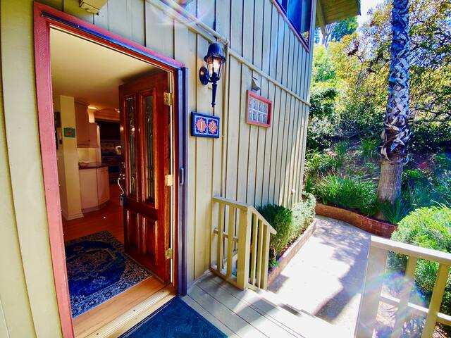 12CT: Remodeled Spacious 3BD Townhome, Patio, BBQ gallery image 3