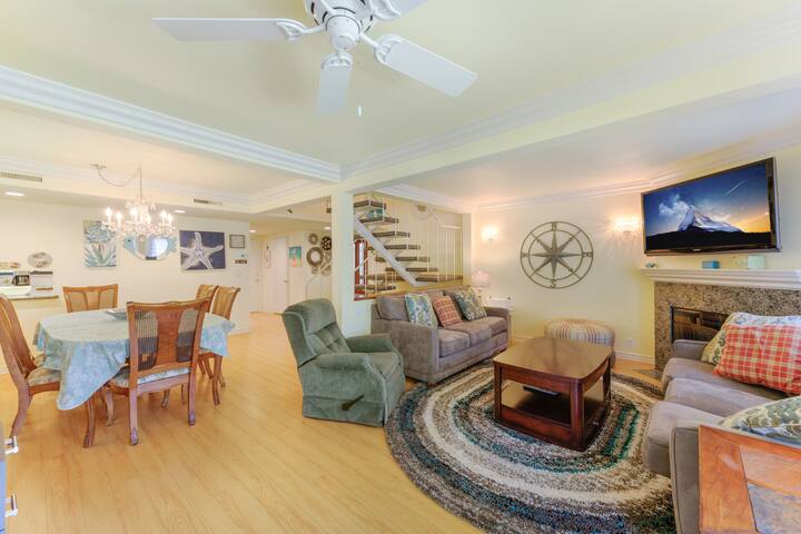 12CT: Remodeled Spacious 3BD Townhome, Patio, BBQ gallery image 2