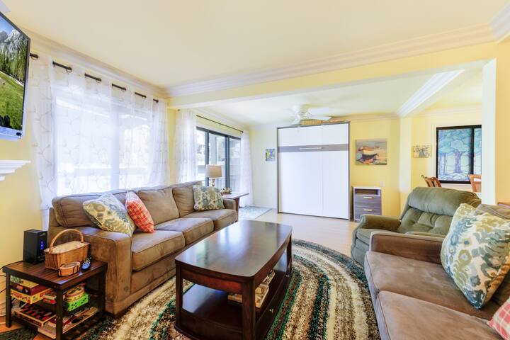 12CT: Remodeled Spacious 3BD Townhome, Patio, BBQ gallery image 4