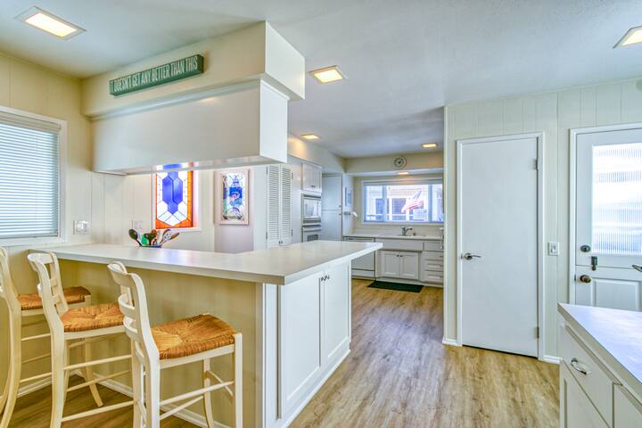 324D: Well-appointed Two Story Home + Great Deck gallery image 4