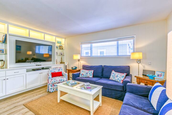 324D: Well-appointed Two Story Home + Great Deck gallery image 2