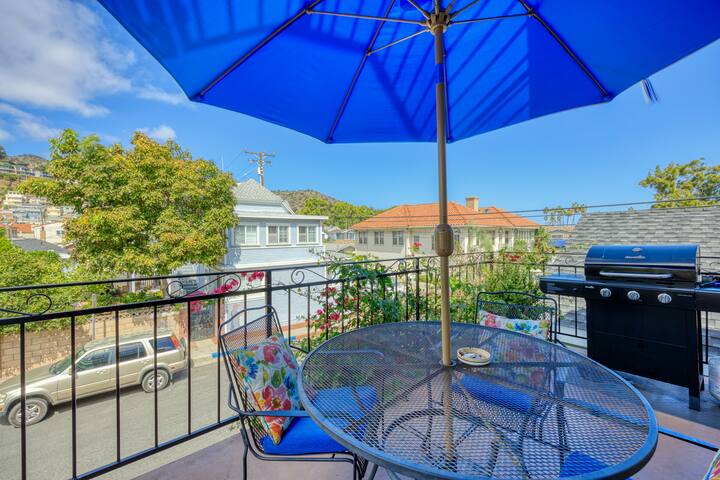 302CL: Spacious Two Story Home, Balcony and Roof gallery image 4