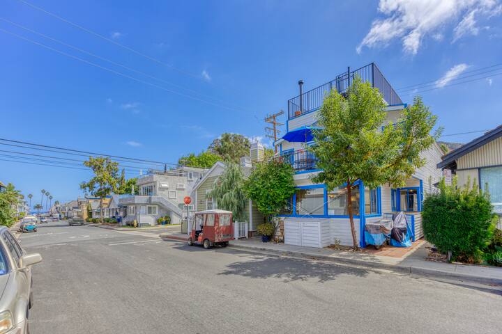 302CL: Spacious Two Story Home, Balcony and Roof gallery image 5