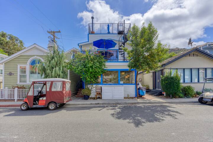 302CL: Spacious Two Story Home, Balcony and Roof gallery image 3