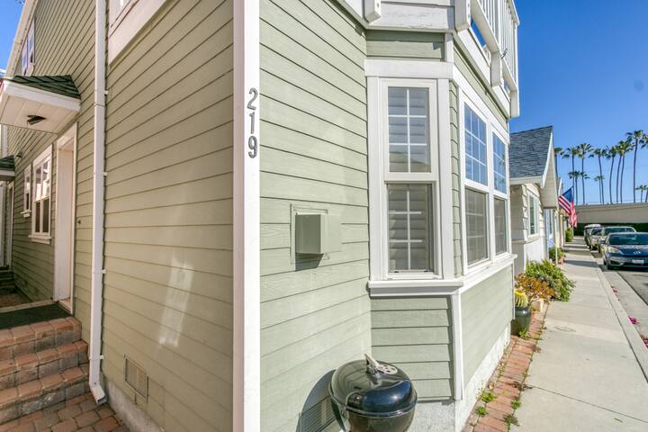 219D:Updated Two-Level Home+Mnt Views gallery image 5