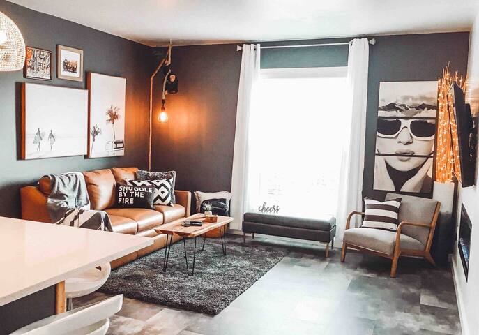 Luxe 2 Bedroom – On Music Row – Guitar Pool – Slee gallery image 5