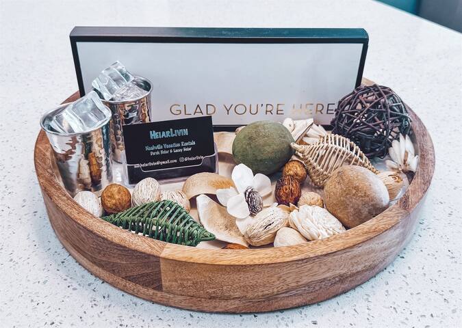 Luxe 2 Bedroom – On Music Row – Guitar Pool – Slee gallery image 2