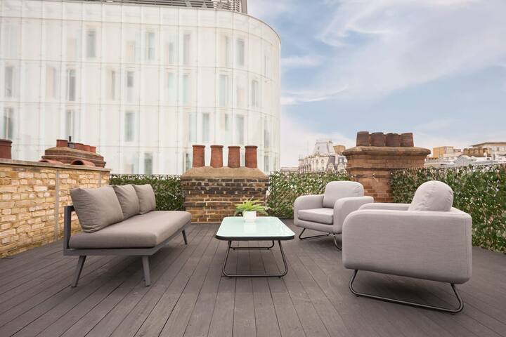 Expansive Penthouse with Roof Terrace in Soho gallery image 5