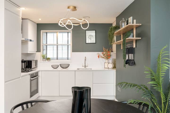 Expansive Penthouse with Roof Terrace in Soho gallery image 2