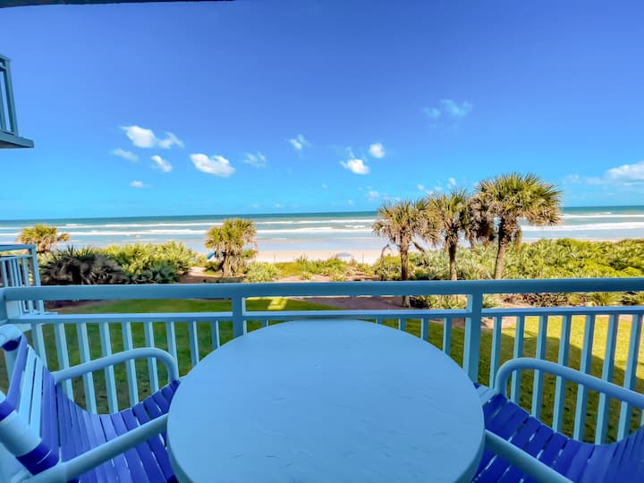Direct Oceanfront 2/2 Condo With A Large Balcony, Heated Pool, And New Smyrna Beach Access - Edgewater, FL