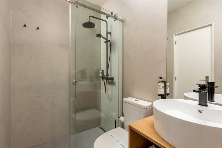 Feel Porto Pinot Townhouse gallery image 5