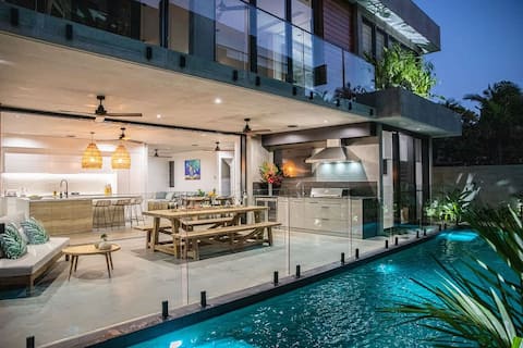 Azure Port Douglas - Luxurious & Modern Villa
