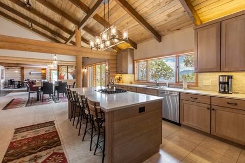 Mountain Retreat with Spectacular Views - Access t