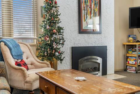 Village Slopeside: SKI to Boyneland lift-Sleeps 10