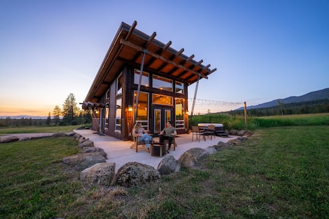 Top Airbnb: Calowahcan Cabin with HOT TUB in Flathead Lake