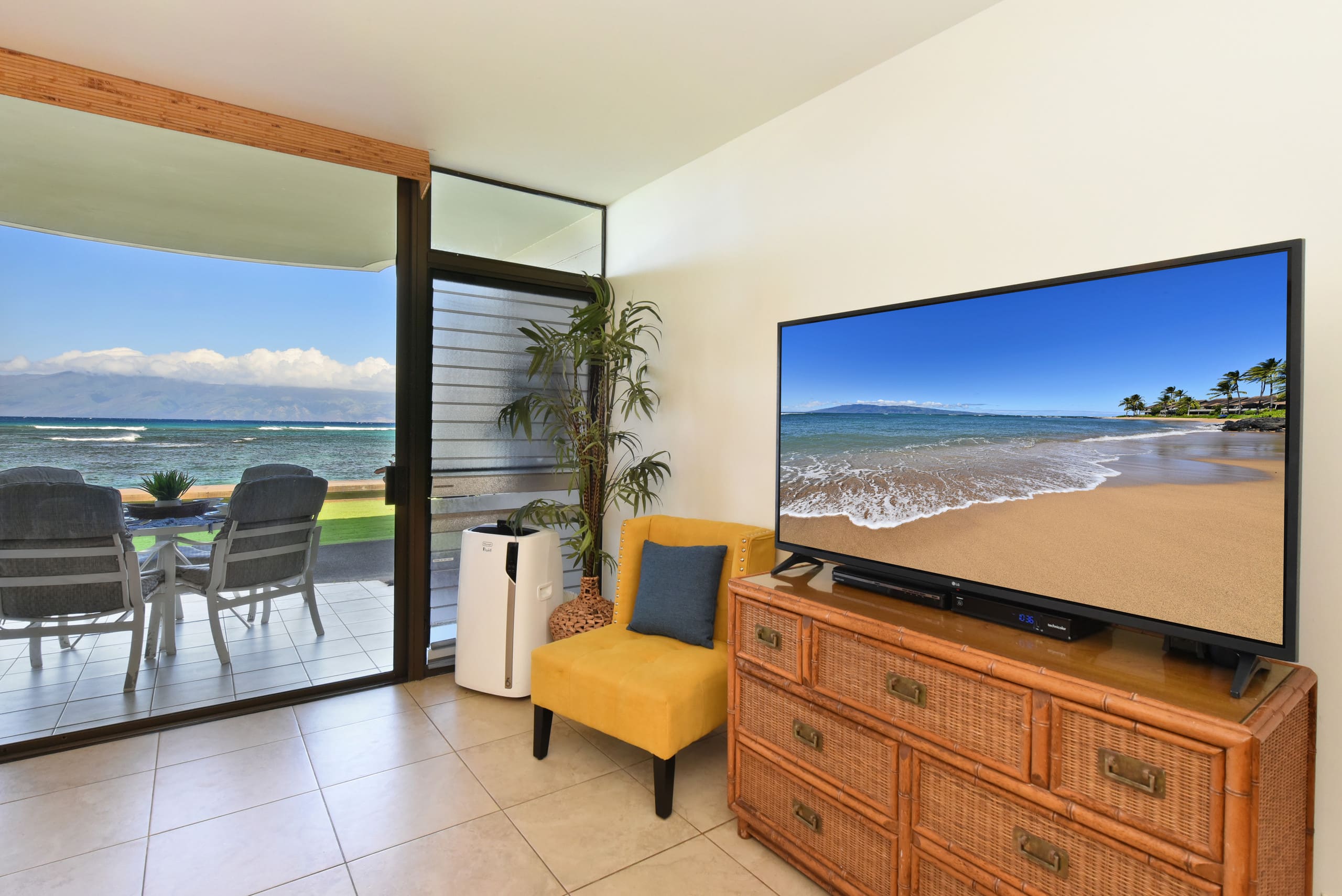 Condo in Lahaina · ★4.59 · 1 bedroom · 2 beds · 1 bath - Image 4